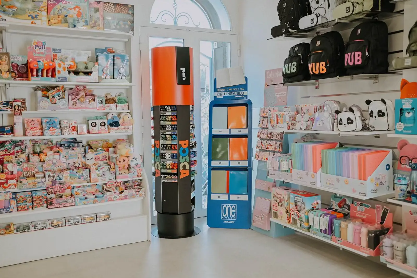 L'interno della Cartoleria Bambù